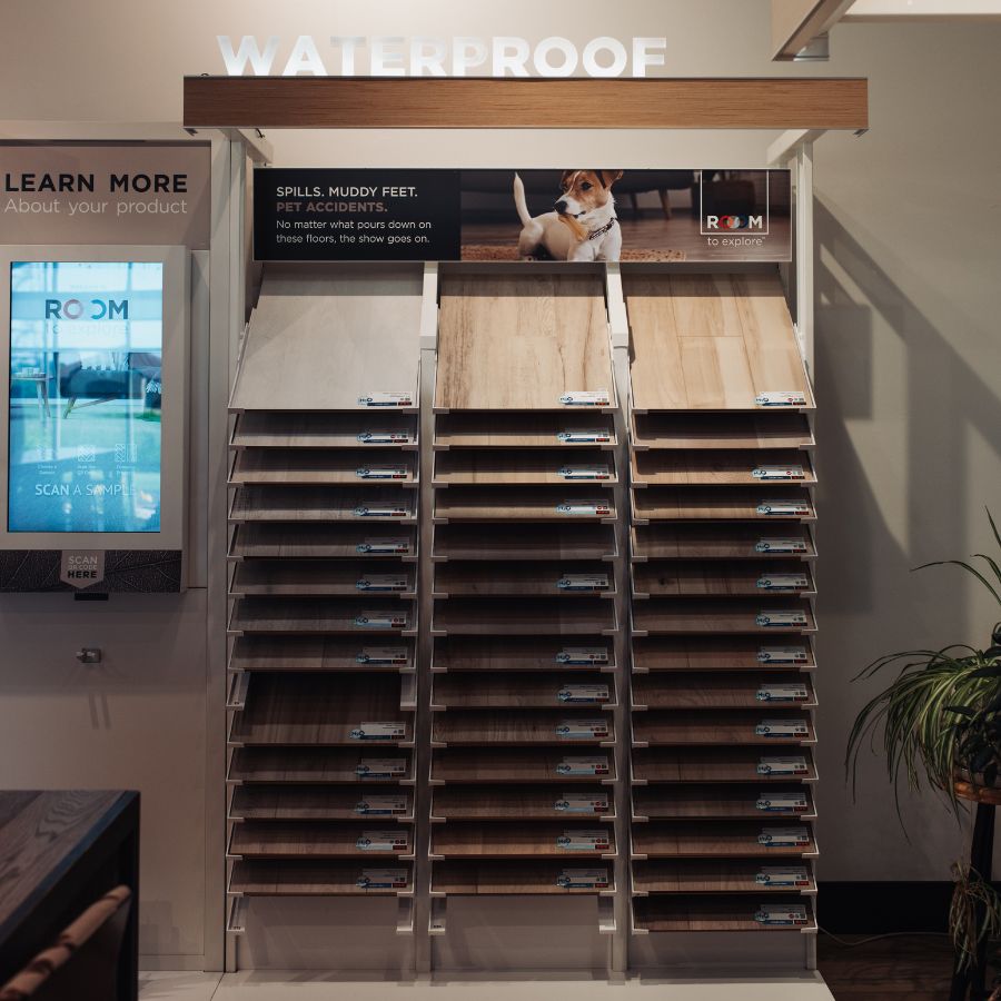 Laminate floors in a foyer